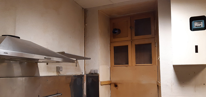 rénovation de la cuisine d'un bar avant 1